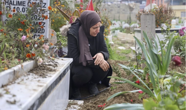 Depremde kaybettiği ailesinin acısına dayanamadı!