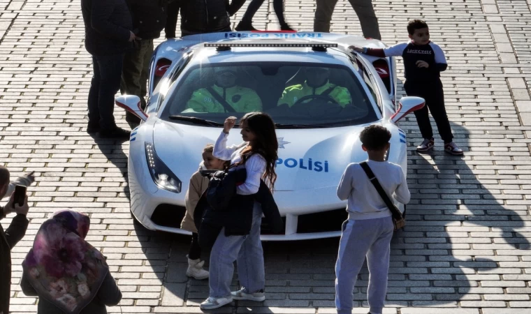 Lüks polis araçları havadan görüntülendi