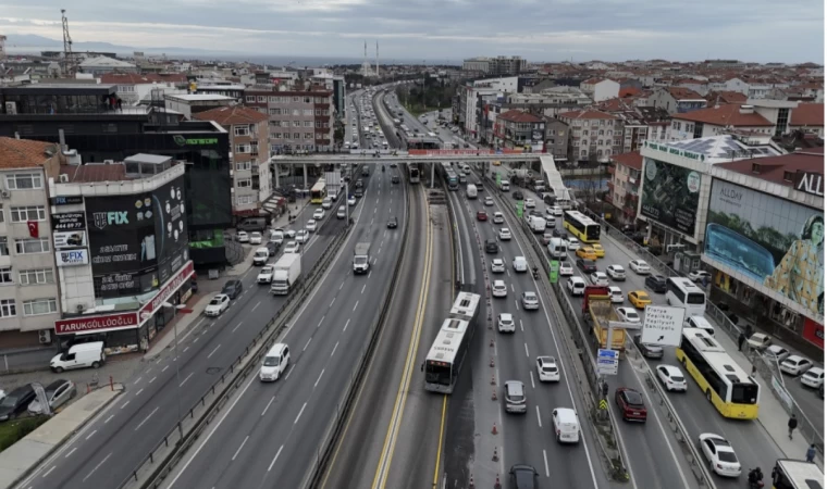 Metrobüs durağı yenileme çalışması mart ortasına kadar devam edecek