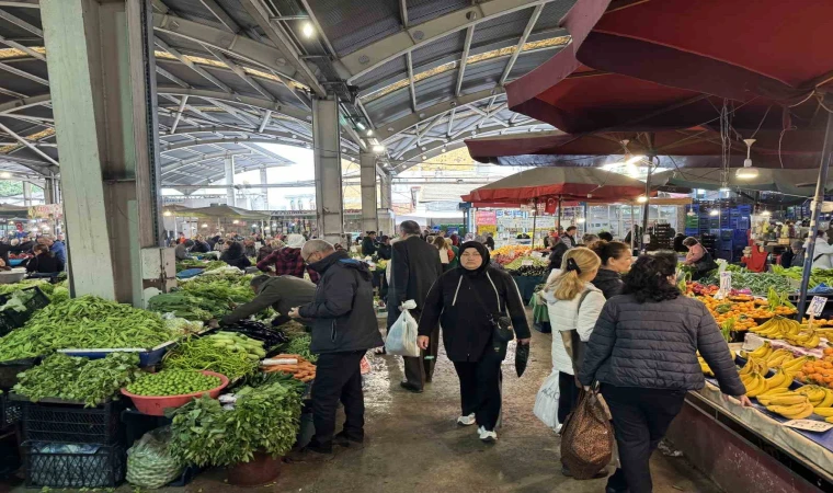 Halk pazarında fiyatlar düştü