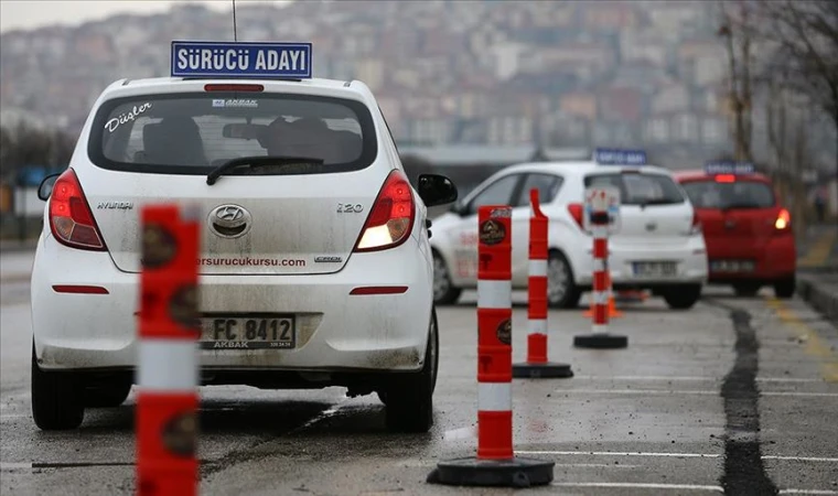 Sürücü eğitim araçlarına belge şartı kalktı!