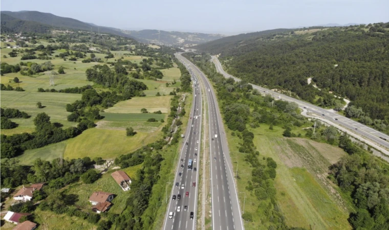 Akın akın gidiyorlar: Bayram trafiği böyle görüntülendi