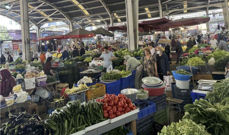 Halk pazarında fiyatlar yükseldi