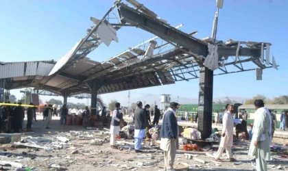 Pakistan'da tren istasyonunda bombalı saldırı: 24 ölü, 44 yaralı